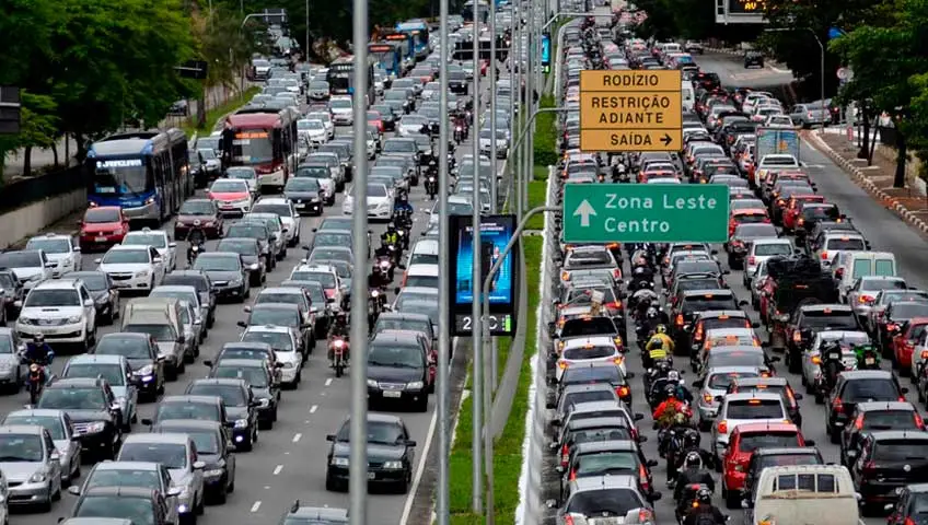 Transporte de veículos e rodízio em São Paulo Transporte de veículos e rodízio em São Paulo